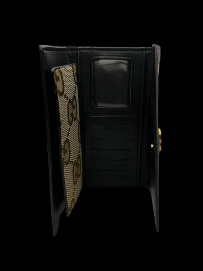 GG Button Wallet