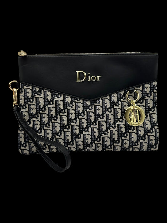 D i o r  Purse ￼